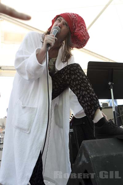 ARIEL PINK'S HAUNTED GRAFFITI AND R. STEVIE MOORE - 2012-05-26 - PARIS - Parc de la Villette - 